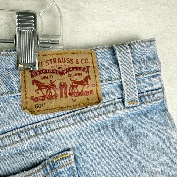 Levi's Women's Plus Size 501 Original High-Rise Distressed Jean Shorts Size 20W - Picture 11 of 15